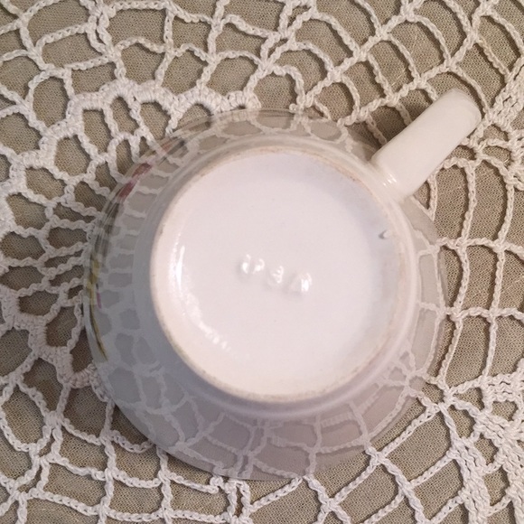 Vintage Floral Teacup And Saucer Set - Picture 10 of 16